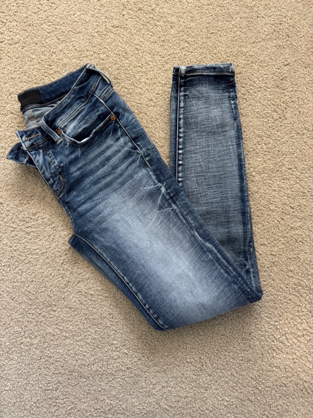 Women’s Buckle Black skinny Jean. Fit No 53.